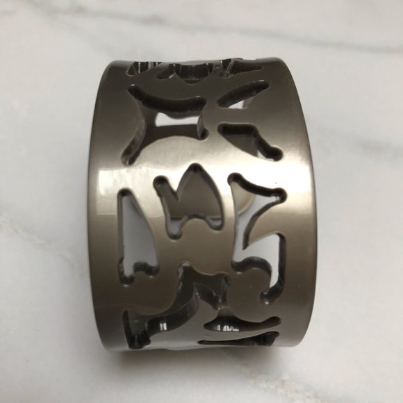 Pewter resin cuff bracelet - Picture 3 of 5